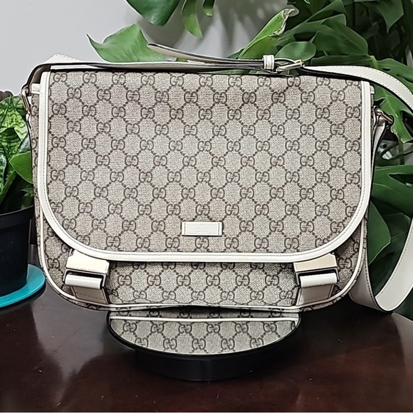 Gucci Plus Monogram Double Buckle Flap Messenger and laptop Bag. Top quality - Picture 2 of 15